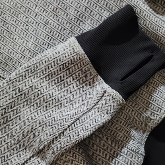 Lululemon jacket size 10 - Picture 4 of 7